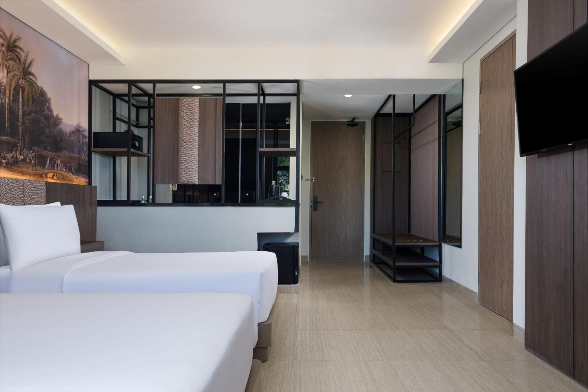 Hotel Santika Блітар Екстер'єр фото