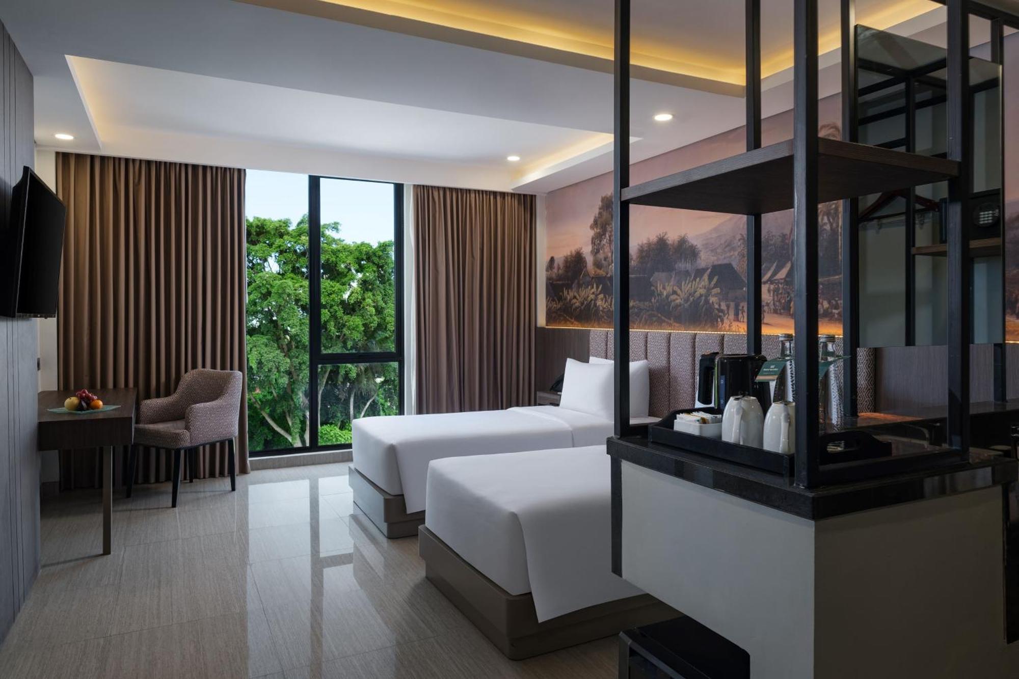 Hotel Santika Блітар Екстер'єр фото