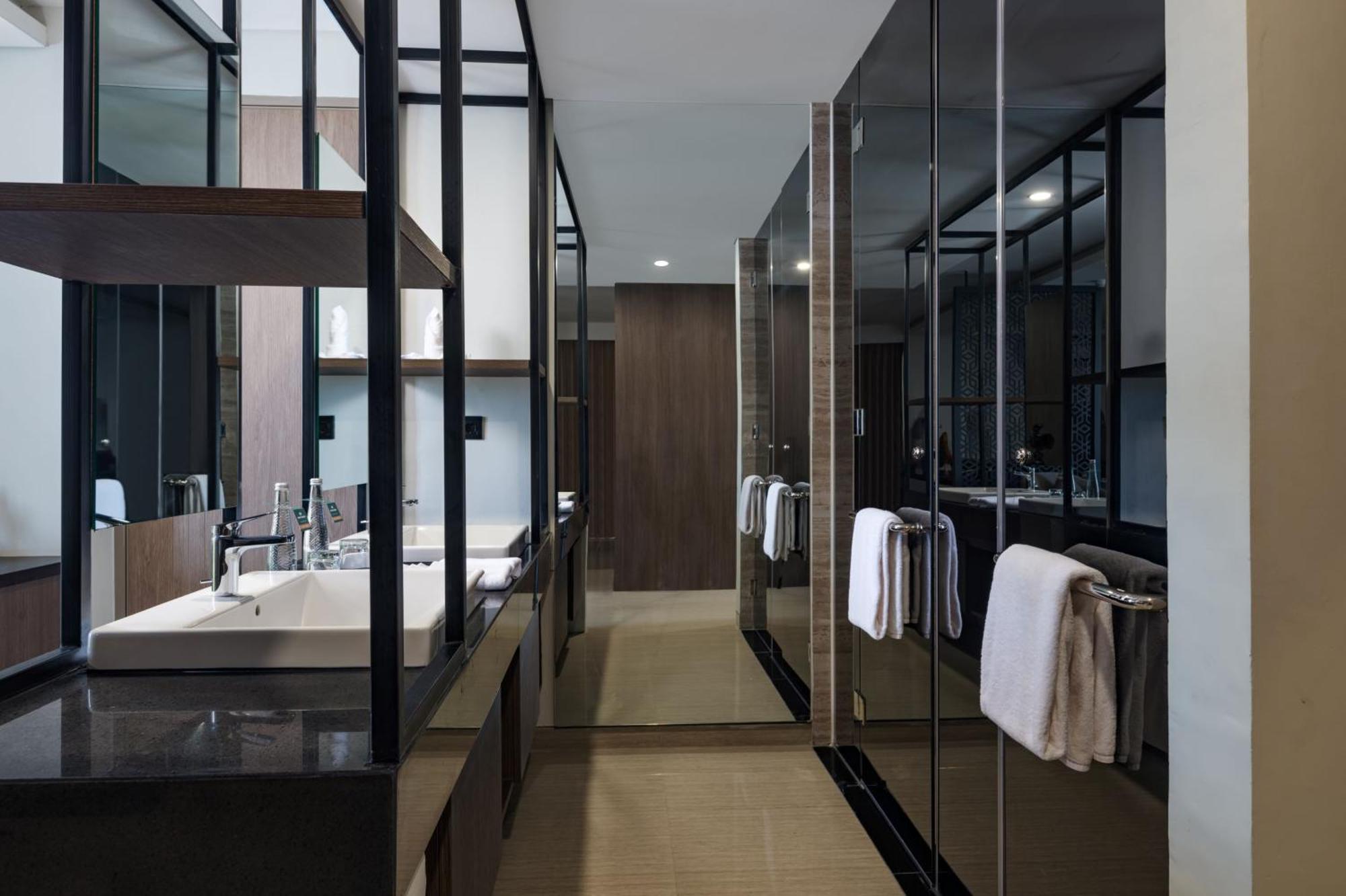 Hotel Santika Блітар Екстер'єр фото