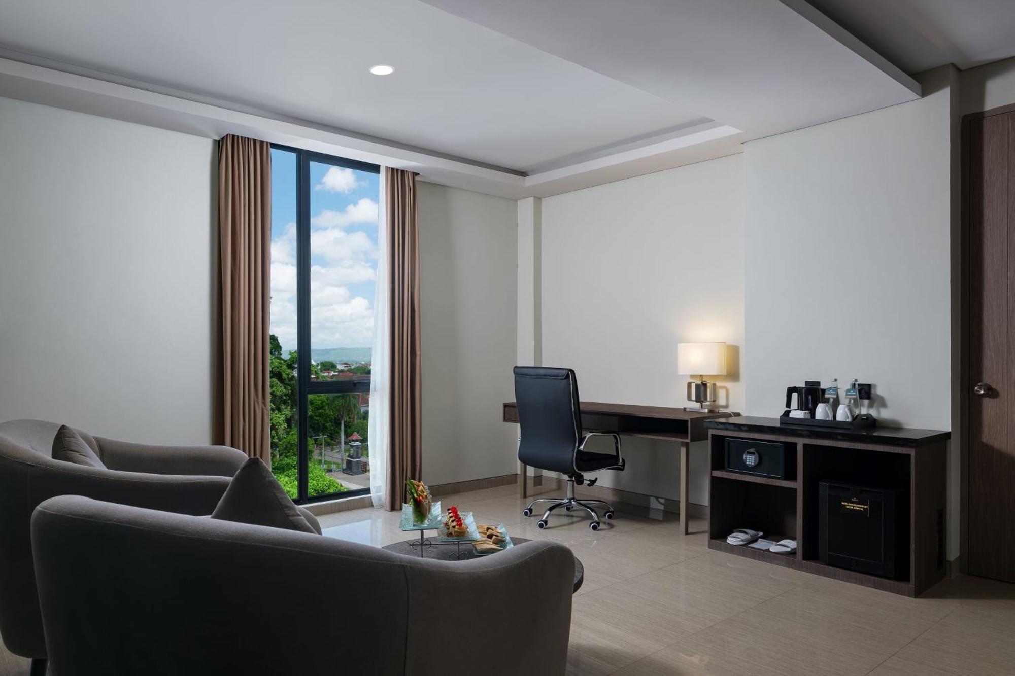 Hotel Santika Блітар Екстер'єр фото