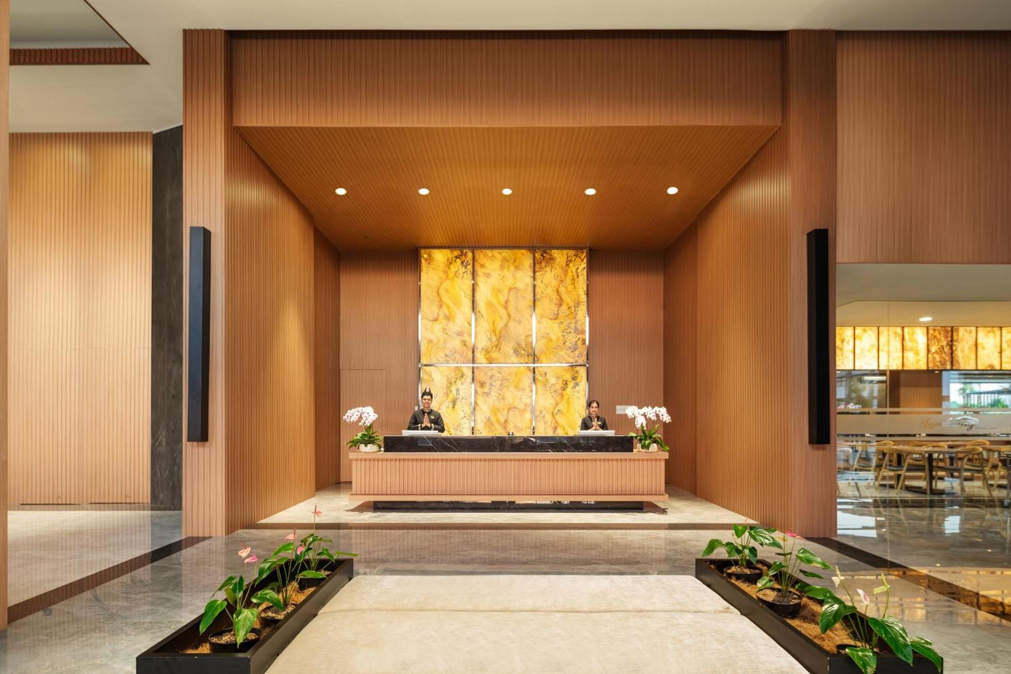 Hotel Santika Блітар Екстер'єр фото