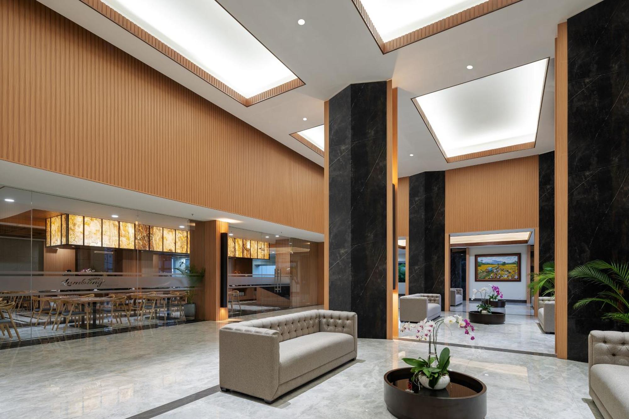 Hotel Santika Блітар Екстер'єр фото