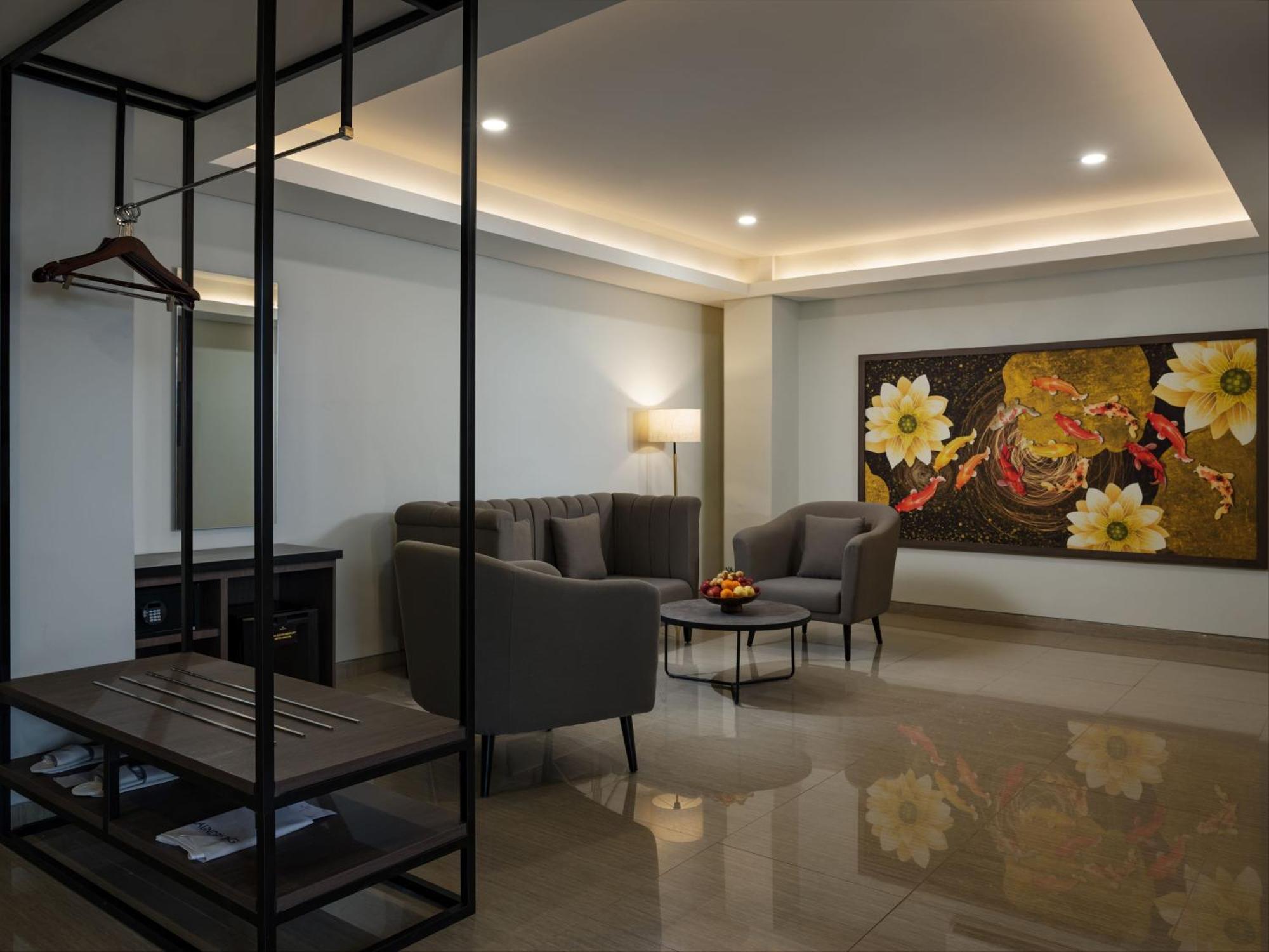 Hotel Santika Блітар Екстер'єр фото