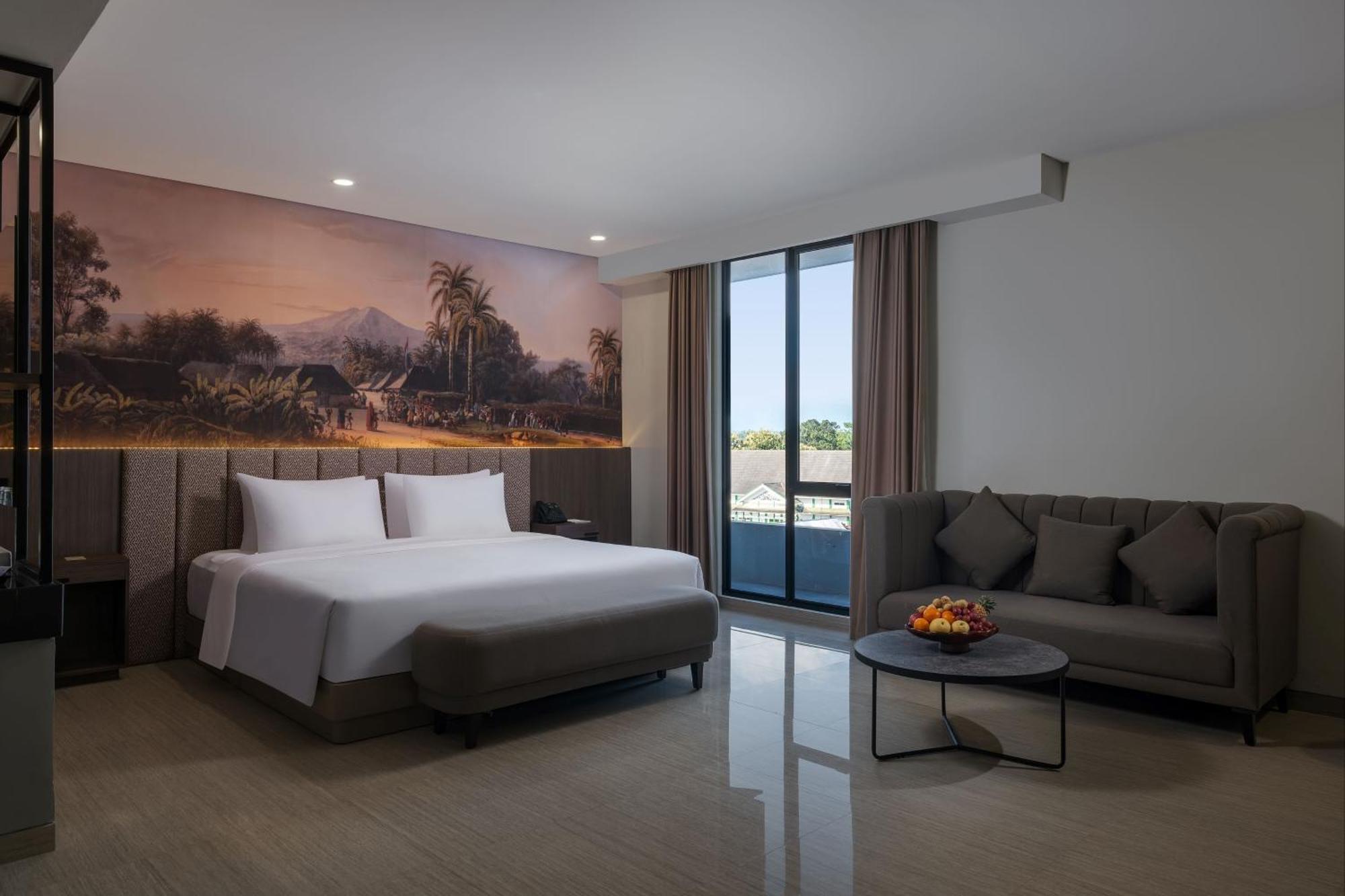 Hotel Santika Блітар Екстер'єр фото