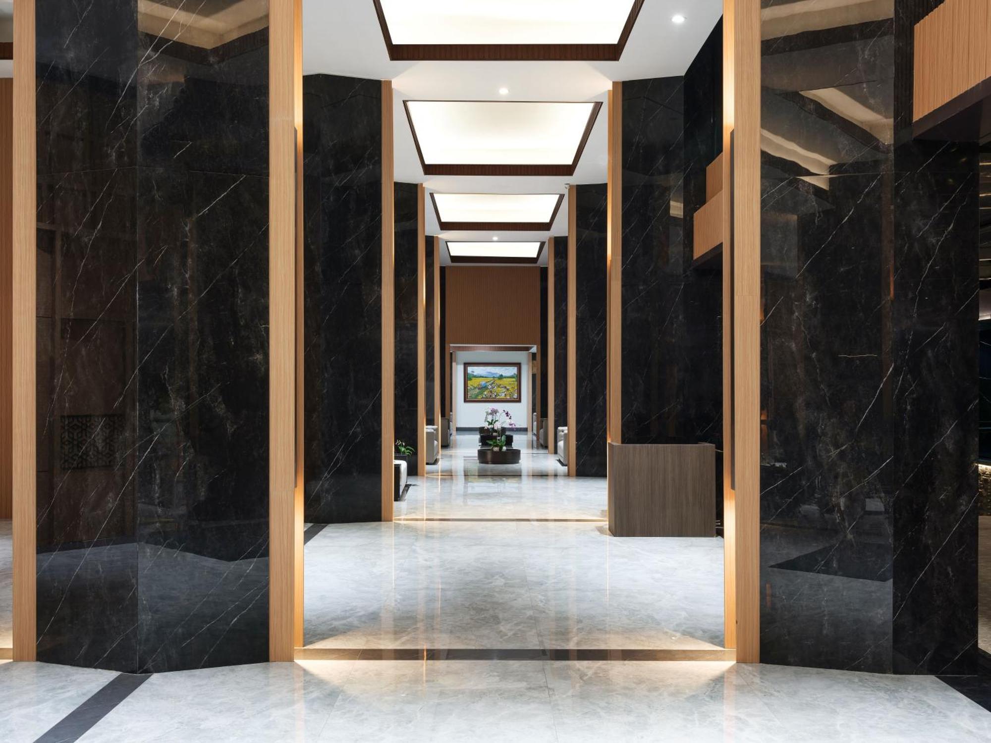 Hotel Santika Блітар Екстер'єр фото