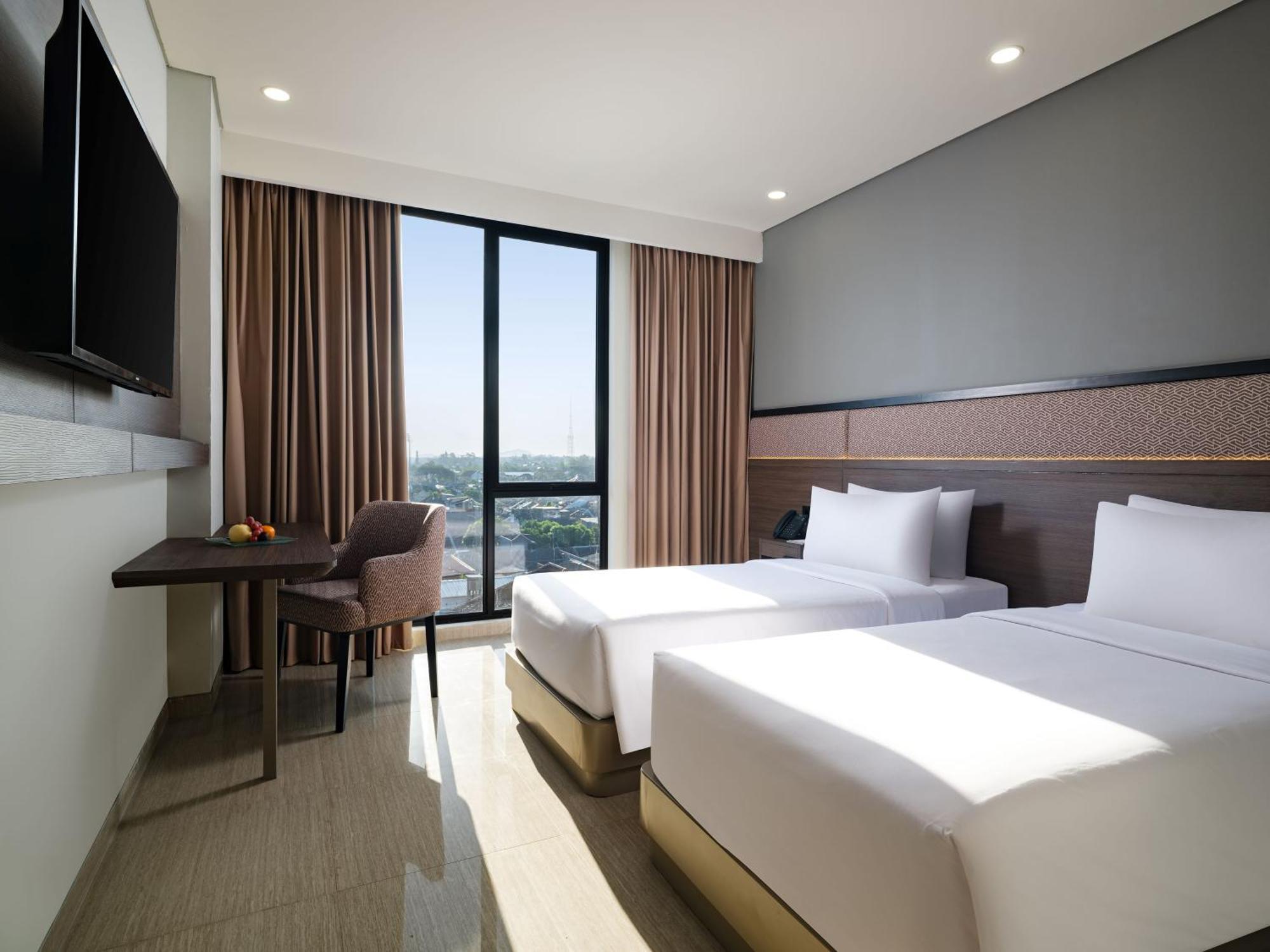 Hotel Santika Блітар Екстер'єр фото