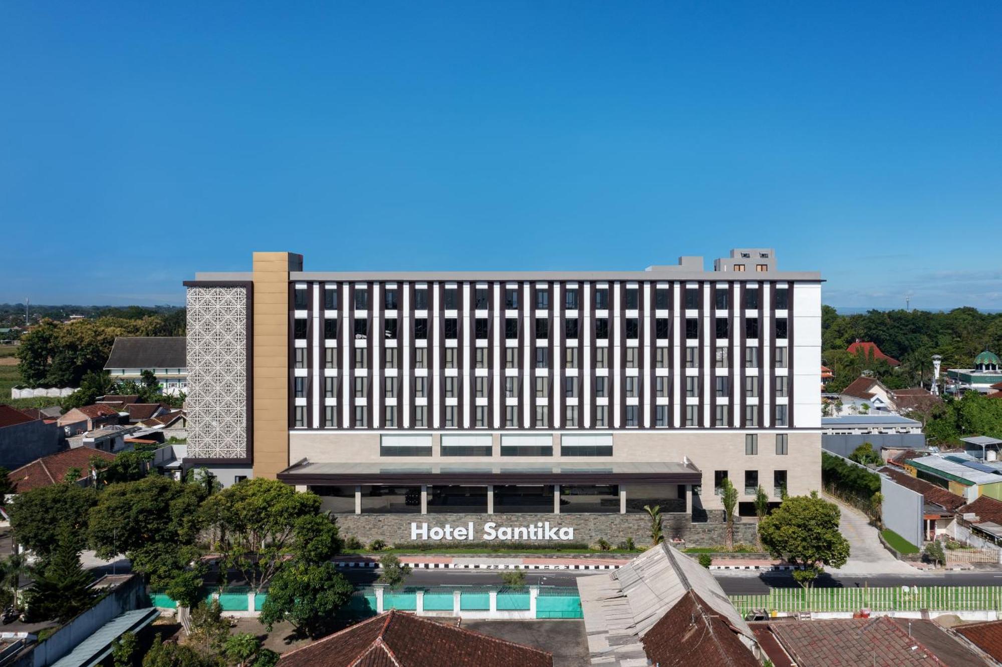 Hotel Santika Блітар Екстер'єр фото