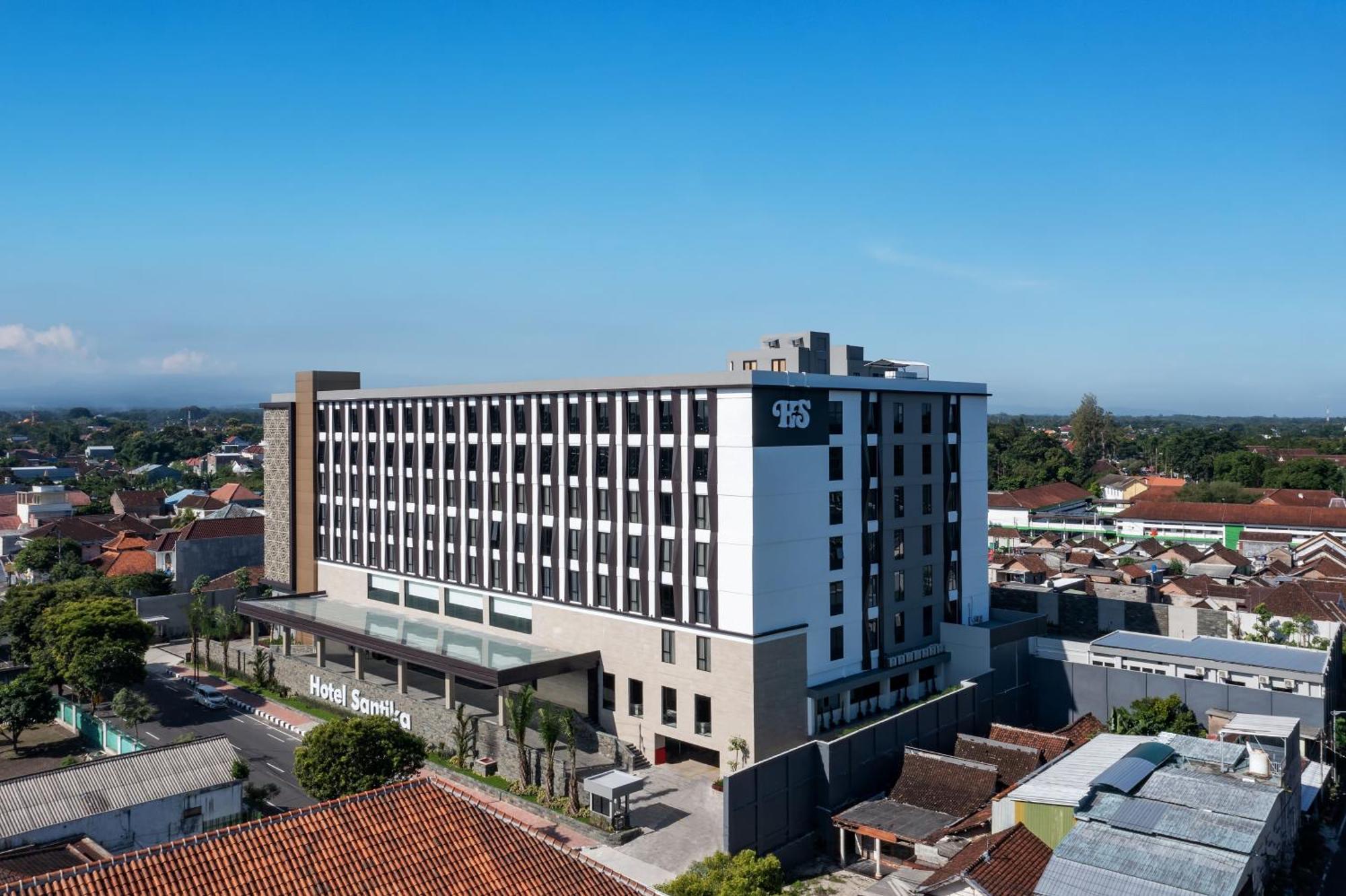 Hotel Santika Блітар Екстер'єр фото